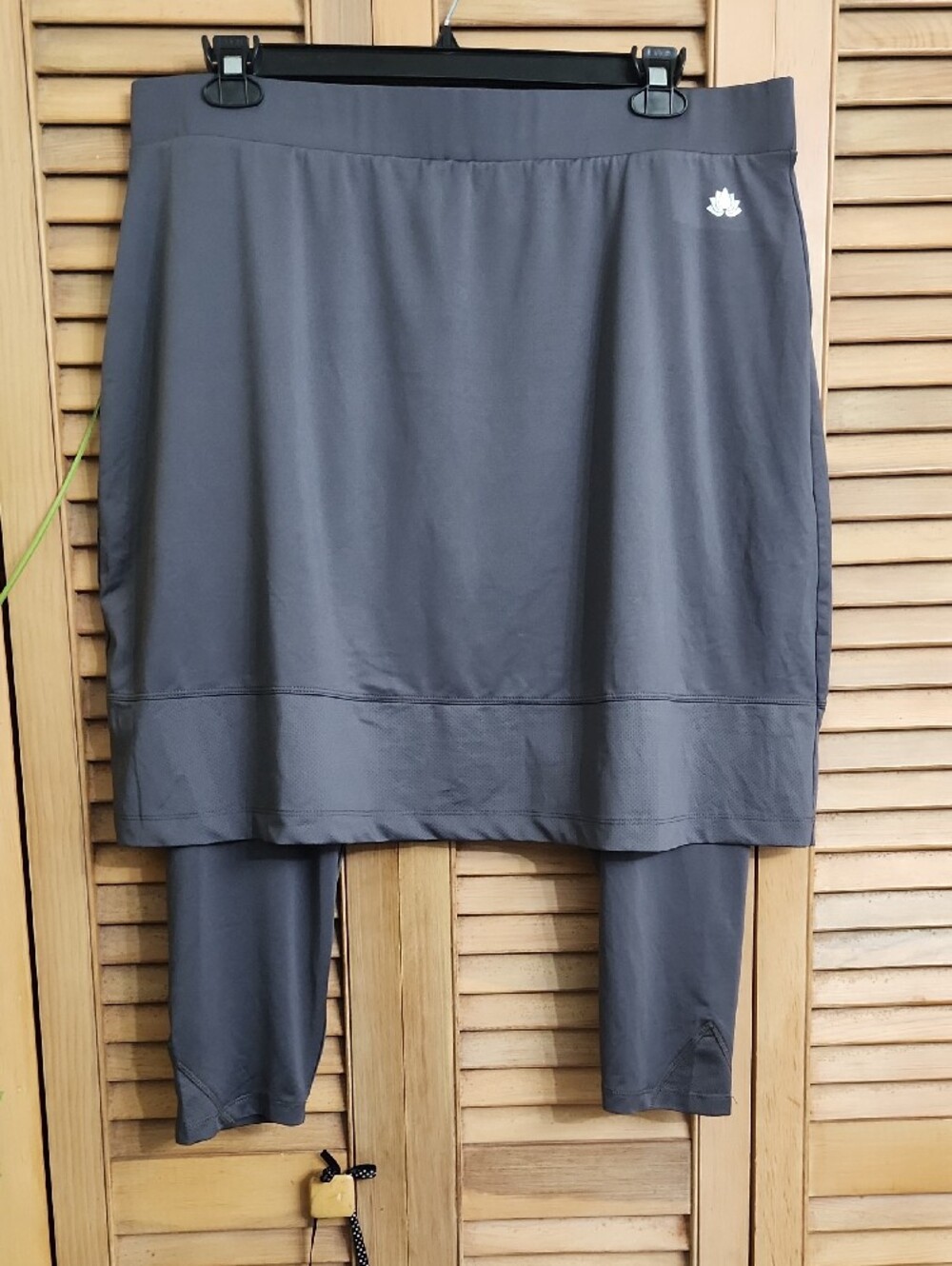 Snoga Athletics Gray Skirt And Leggings